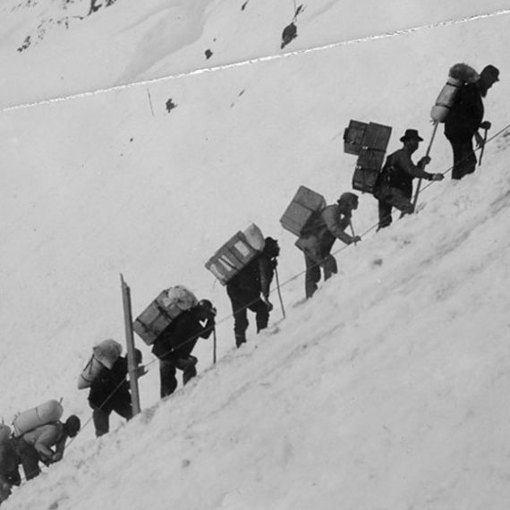 Gold seekers climb Chilkoot pass during hte Klondike Gold rush.