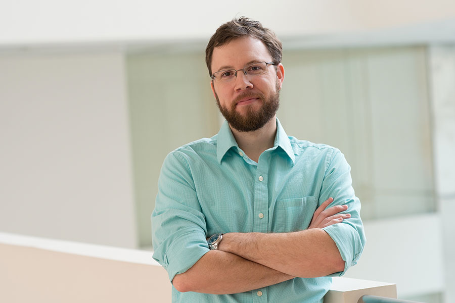 headshot of Mark Harnett